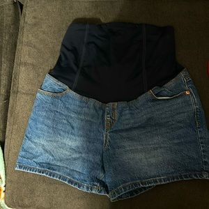 Maternity shorts